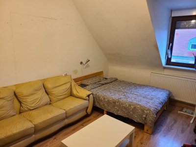 Möbliertes Zimmer in 4-Zimmer-WG | Furnished Room in 4-room shared apartment WG