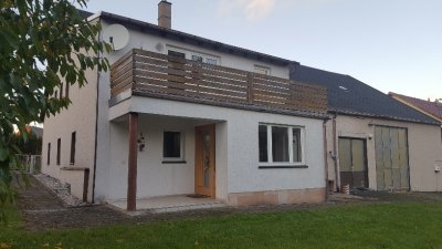 Haus mit Werkstatt Garagen und Grundstück