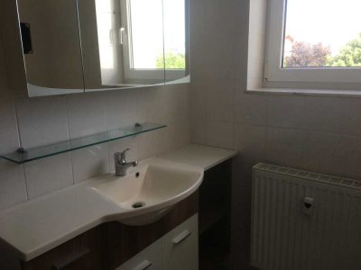 Helle 2-Zimmer-Wohnung mit Tageslichtbad und Balkon + Option zur Übernahme der Küche