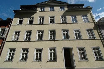 Gepflegte Wohnung mit zwei Zimmern und Einbauküche in Wiesbaden
