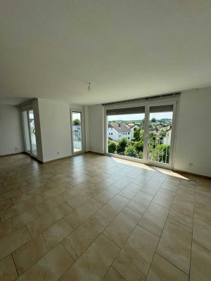 Stilvolle, vollständig renovierte 3-Zimmer-Wohnung mit Balkon und Einbauküche in Rutesheim