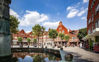 Schöne kernsanierte Dachgeschosswohnung in Stadtnähe mit Blick in Grüne