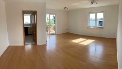 Modernisierte Wohnung mit drei Zimmern sowie Balkon und Einbauküche in Oberhausen-Rheinhausen