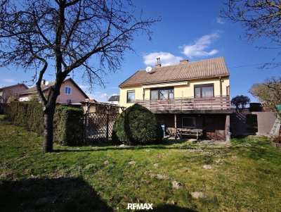 EFH mit großem Grundstück (1.164m²; teilbar) mit Garage, Carport und drei Gartenhäuschen