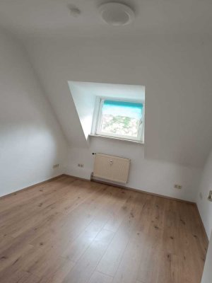 Bis 28.02.2027 befristete Dachgeschoss-Wohnung in FFM-Bonames