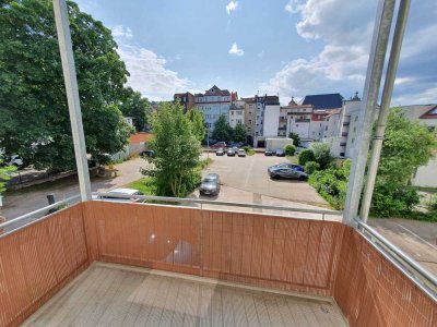 4 Zimmer, Gäste-WC, separate Küche mit Balkon - geräumige Familienwohnung mit Stellplatz im 1.OG!