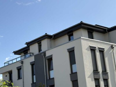 Exklusive, neuwertige 2-Zimmer-Penthouse-Wohnung voll möbliert mit Stellplatz