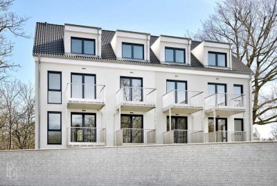 Helle 2-Zimmer-Etagenwohnung im idyllischen Westend – Einbauküche, Fußbodenheizung und Balkon