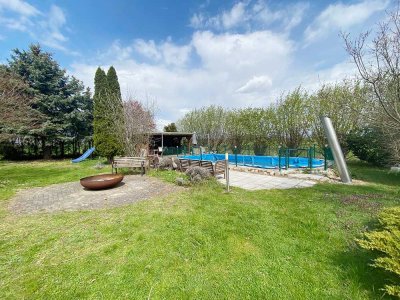 Platz für die ganze Familie -Großes Grundstück mit Pool