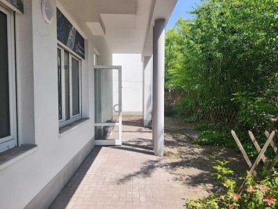 **Großzügige Fläche mit Garten, Ankleideraum, Speisekammer und Wohlfühlbad in idyllischer Wohnlage**