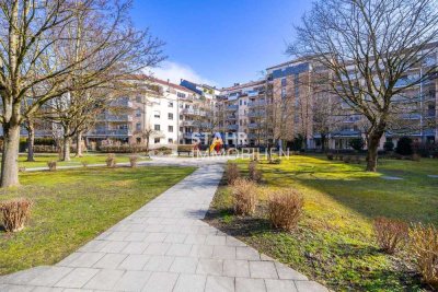 Sonnige Maisonette-Wohnung mit Dachterrasse, EBK und TG in Augsburg