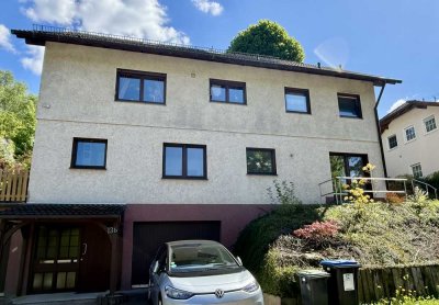 Erstbezug nach Sanierung mit Terasse: Freundliche 2,5-Zimmer-Wohnung mit geh. Innenausstattung