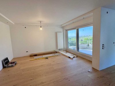 Neu renovierte großzügige 3,5-Zimmer-Etagenwohnung mit  herrlichem Fernblick in Neustadt-Hambach