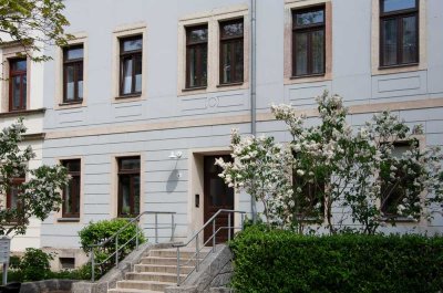 Wohnung mit Terrasse zum grünen Innenhof - neues Bad mit Wanne und Dusche