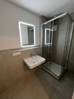 Modernisiert 2025: 1-Raum-Wohnung mit Balkon, EBK & Tiefgarage in Freital-Wurgwitz