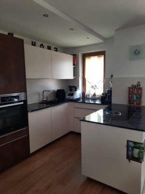 4 Zimmer Eigentumswohnung (ca. 113 m²) mit Wintergarten und Carport