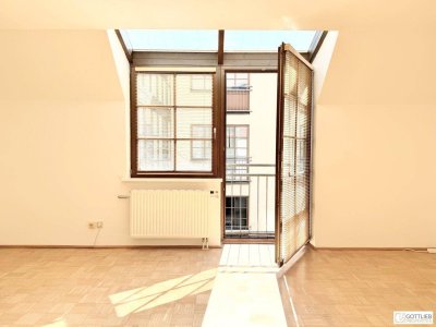 Bestlage beim Hamerlingplatz! Lichtdurchflutete 3-Zimmer-Altbau-Wohnung in saniertem Vorstadthaus inklusive zwei Garagenplätze