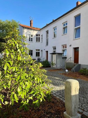 Kapitalanlage mit Charme – helle 1-Raum-Wohnung im sanierten Altbau nahe Park Babelsberg