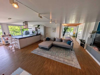 Exklusive Penthouse-Wohnung mit traumhafter Aussicht und zwei Balkonen – von privat