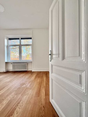 Altbaucharme trifft moderne: 4-Zimmer-Wohnung mit großer Terrasse & Balkonen