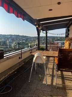 Moderne, vollst. renovierte 3,5-Raum-Penthouse-Wohnung mit Kaminofen große Dachterrasse