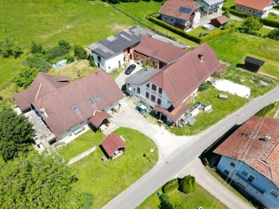 Massenhaft Wohnfläche oder 5 Wohnungen zw. 30 &amp; 80 m² möglich inkl. Stallungen und großem Grundstück