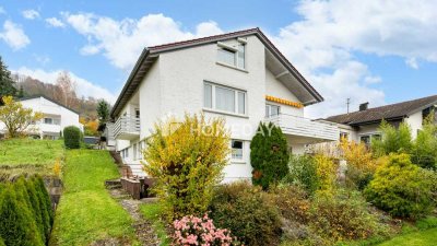 Großzügiges EFH mit Einliegerwohnung & Ausbaureserven – schöner Ausblick und sonniger Garten