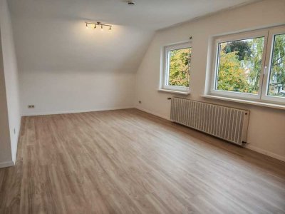 Schöne helle 3 Zimmer DG-Wohnung in Stuttgart Sonnenberg
