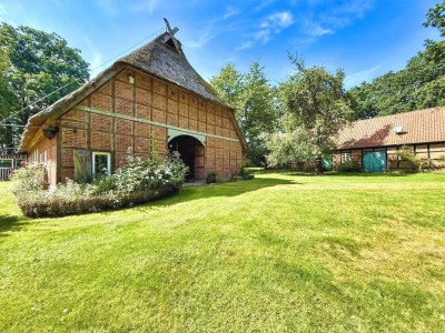 Zeitloser Resthof mit Gästehaus, Stallungen und zahlreichen Nebengebäuden in traumhafter Lage näh