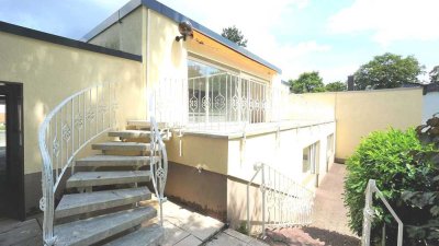 Frankfurt-Hausen, GROßER Bungalow mit viel Platz in ruhiger, sonniger Lage