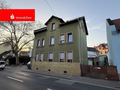 Frankfurt-Sossenheim: Sanierungsbedürftiges Dreifamilienhaus mit vielen Chancen!