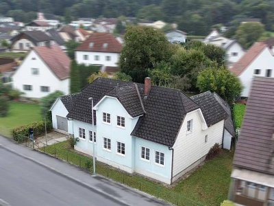 Bürgerliches Einfamilienhaus mit viel Platz, liebenswerten Garten und tollem Ausblick!