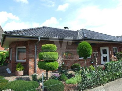 ***Gepflegter Winkel-Bungalow mit Doppelgarage und schöner Gartenanlage***