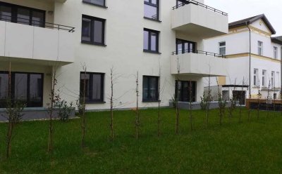 Terrassenwohnung im Grünen mit Parkett, Fußbodenheizung und Badewanne