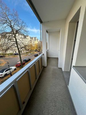 Helle 4-Zi. mit großem Balkon & Laminat in ruhiger Lage!