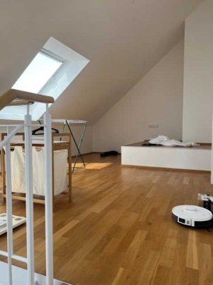 Tolle DG-Galerie 3,5 Zimmernwohnung mit u. Balkon mitten in Esslingen