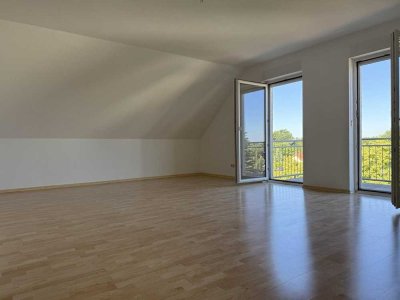 Platz & Weitblick: 4-Zi-Penthouse (111 m²) mit Balkon & Stellplatz - zentral in Ludwigsfelde