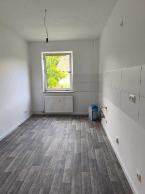 Endlich raus aus dem Elternhaus - frisch renovierte große 2 Zimmer Wohnung in zentraler Lage