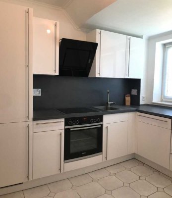 Sonnige  3 Zimmer DG-Wohnung für 2 Personen mit Balkon und Einbauküche in Glinde