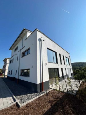 Moderne Erdgeschoss 2-Zimmer-Wohnung mit Terrasse in Feldrandlage EG rechts