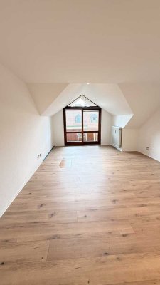 Frei! Große 1,5 ZKB Wohnung, teilmöbliert, Balkon, innerer Westen
