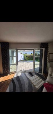Wir bieten eine neu renovierte Wohneinheit

Schöne Helle Wohnung, mit Klimanlage Möbliert Einbauküch