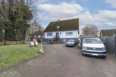 Ländliches Wohnen unweit von Bad Segeberg: Ein-/Zweifamilienhaus auf großem Grundstück