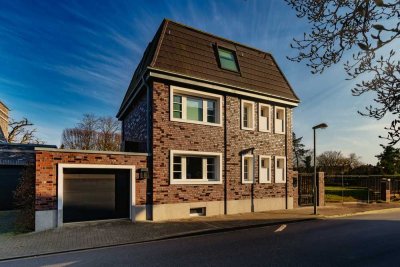Ein Kunstwerk zum Wohnen: Luxuriöse Stadtvilla mit Exklusivem Designer-Interieur