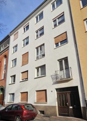 Ludwigshafen-Süd: Mehrfamilienhaus mit 9 Wohnungen + Büro und Halle