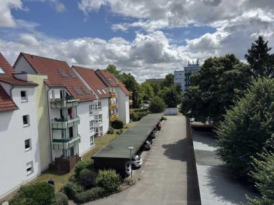 Barrierefreie 2-Zimmer-Wohnung mit Balkon, Aufzug und Carport