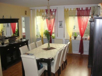 Sonnige 2 Zimmerwohnung 55m², mit schönem Bad, Küche, Gartennutzung, Keller etc.