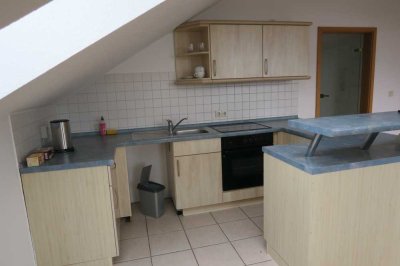 Schöne 3 Zi-Wohnung mit Laminat, off. Küche +Ebk, Wannenbad im südl. Stadteil von Halle (Ammendorf)