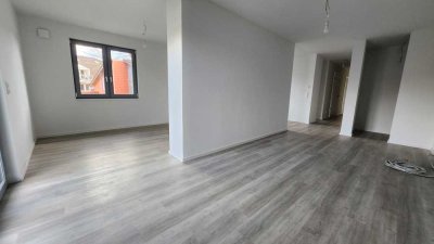 Erstbezug mit Balkon und EBK: Exklusive 3-Zimmer-Wohnung mit gehobener Innenausstattung in Rellingen