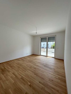 Erdgeschoss, 3-Zi., 2x Terasse, EBK, Gäste-WC, Abstellk., Keller, 2x Stellplatz